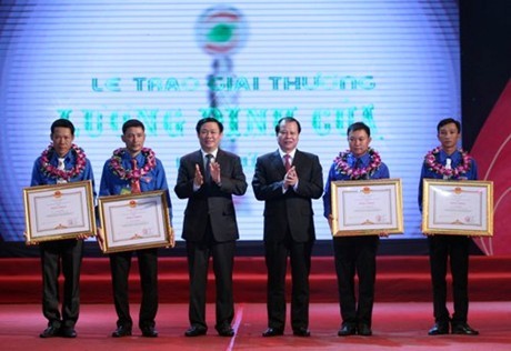 Trao giải thưởng Lương Định Của cho 150 thanh niên nông thôn  - ảnh 1